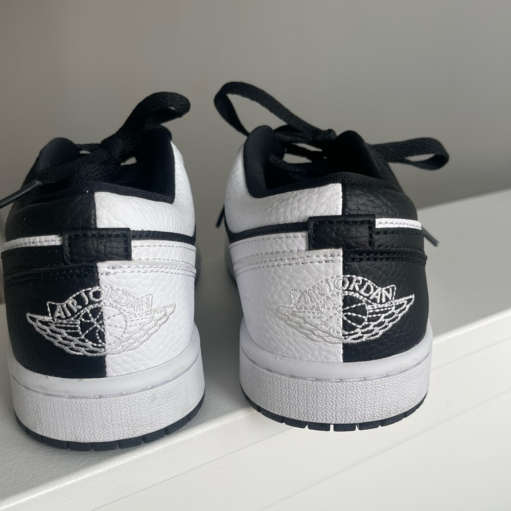 Women's Air Jordan 1 Low SE Homage - Picture 7 of 8